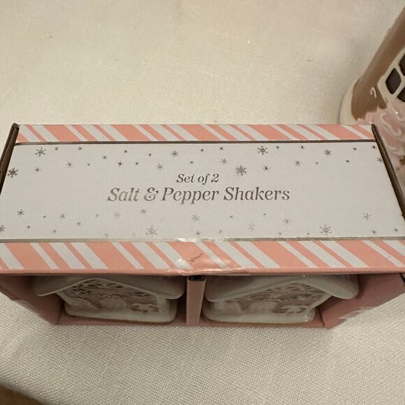 Gingerbread Houses Salt and Pepper Shakers NIB - Pairs well with mug - Picture 6 of 7